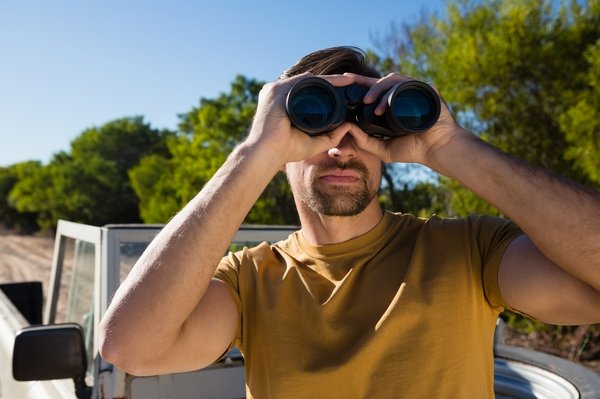 Découvrez les jumelles puissantes : promotions hivernales à saisir !