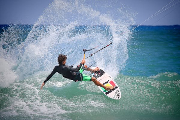 Découvrez le kite : votre premier stage de kitesurf!